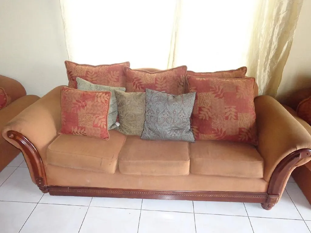 Bethel Court Guesthouse مونتيغو باي 2*,