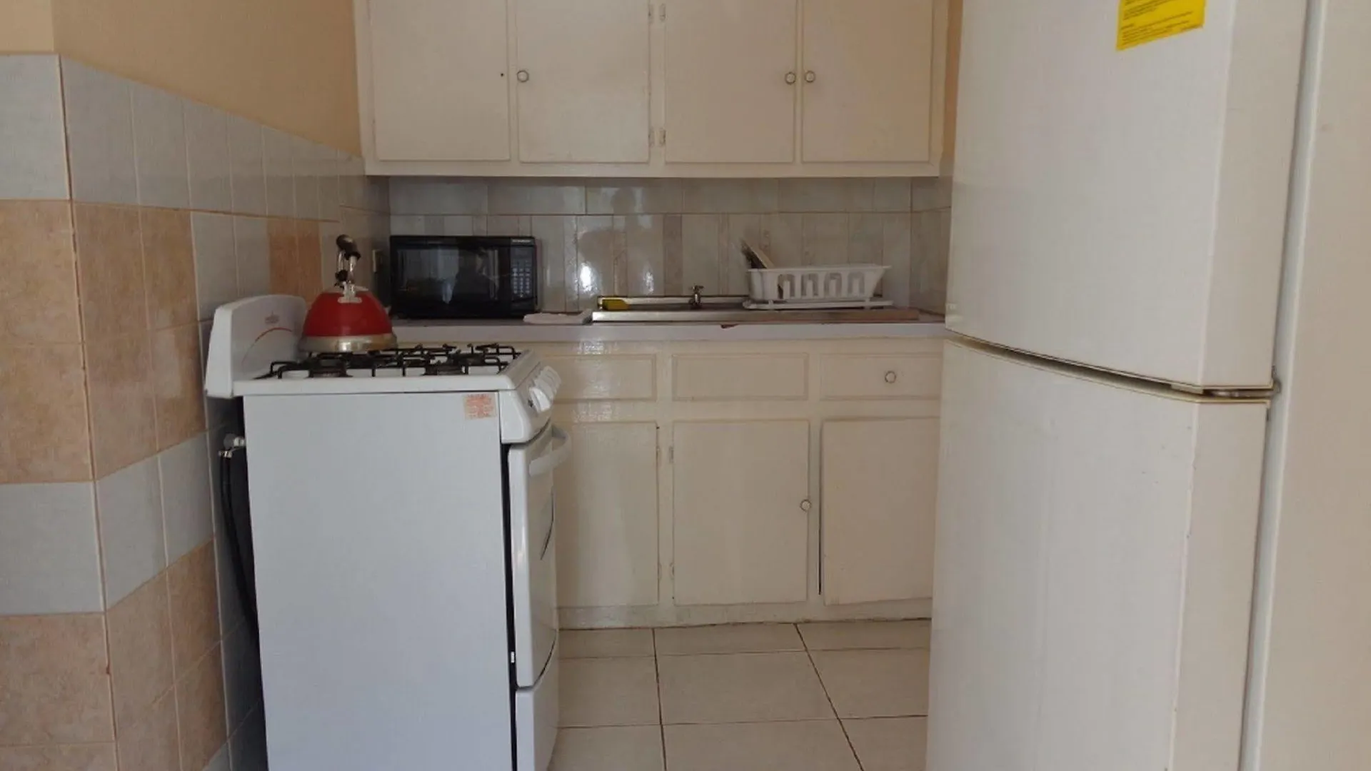 Bethel Court Guesthouse مونتيغو باي 2*,